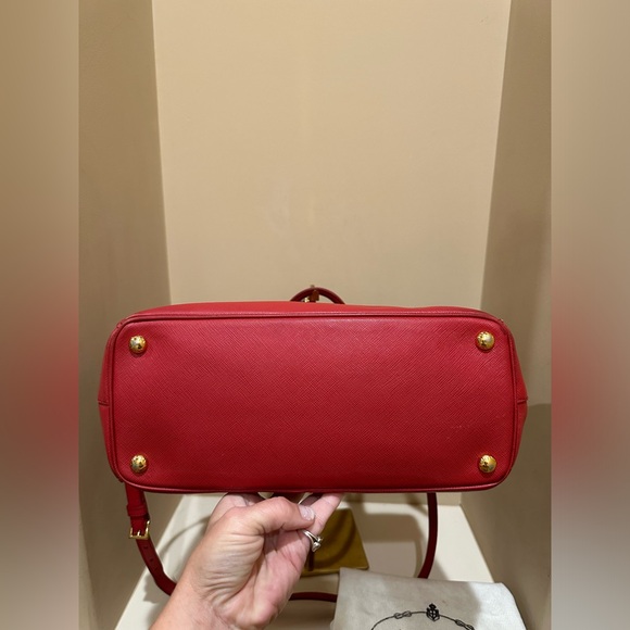 Prada Saffiano Lux Double Zip Tote - Picture 5 of 15